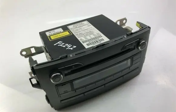 Toyota Auris 150 Radio/CD/DVD/GPS head unit 8612002520 F2242