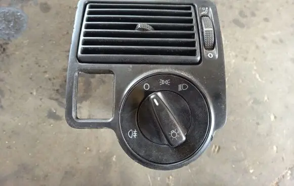 Volkswagen Golf IV Dashboard side air vent grill/cover trim 1J1815715A