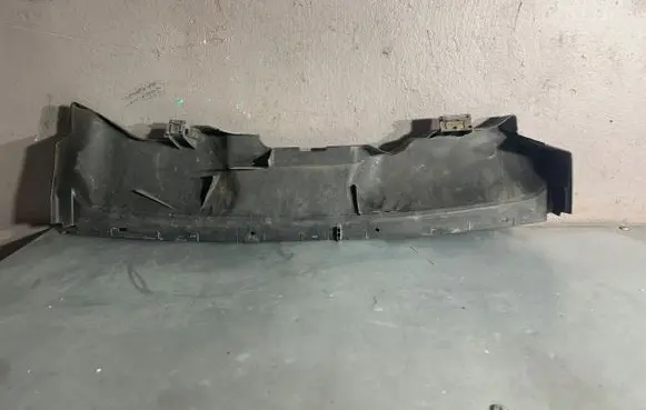 Ford Focus Radiator trim 8M5116613Aa