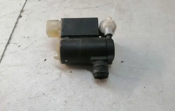 Hyundai i30 Windscreen/windshield washer pump 985102L100