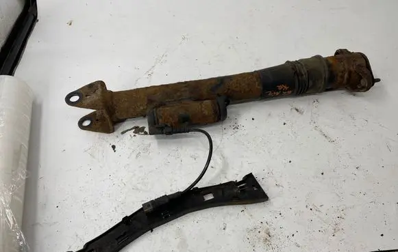 Mercedes-Benz GL X164 Rear shock absorber/damper