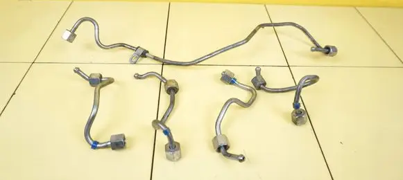 Mazda 6 Fuel injector supply line/pipe SH01
