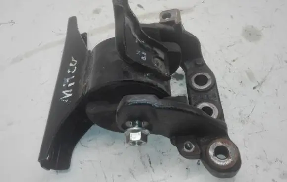Mitsubishi Lancer Evolution Engine mount bracket 4414