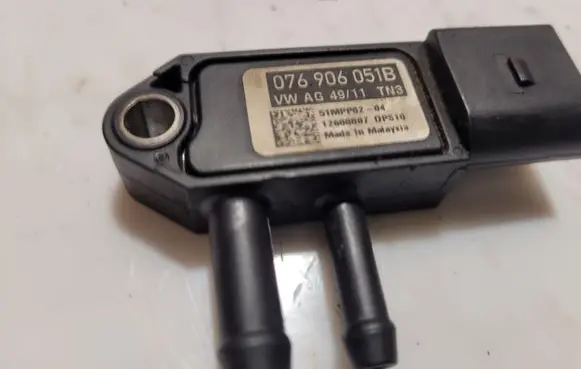 Volkswagen PASSAT B7 Exhaust gas pressure sensor 076906051B