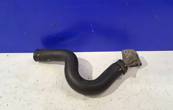 Engine coolant pipe/hose