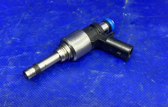 Hyundai i30 Fuel injector 3531004AA0