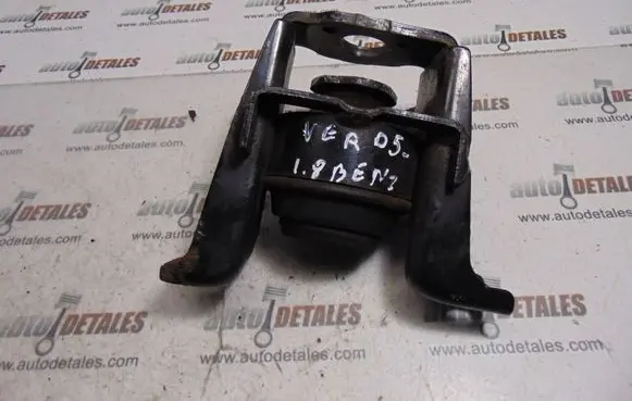 Toyota Corolla Verso AR10 Engine mount bracket