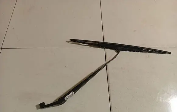Toyota Avensis T250 Front wiper blade arm