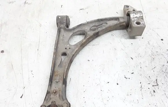 Volkswagen Touran I Front lower control arm/wishbone