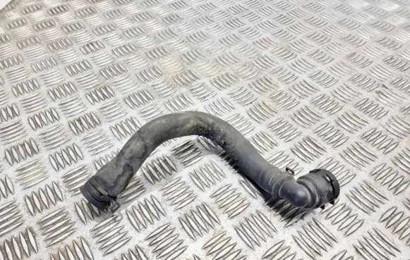 Volkswagen PASSAT B7 Engine coolant pipe/hose