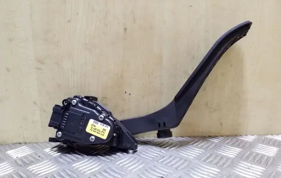 Volkswagen Touareg II Accelerator throttle pedal 7L0723507D 6PV00802624