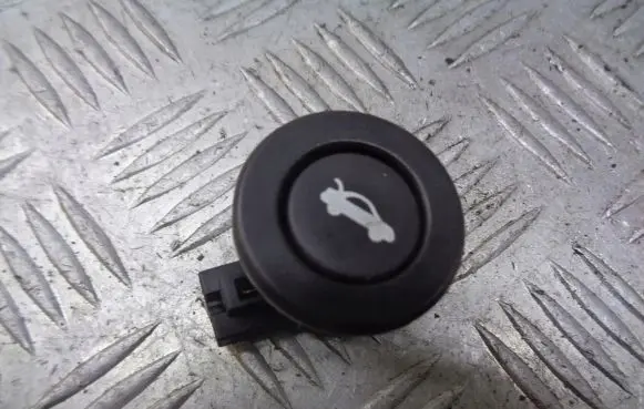 Chevrolet Epica Tailgate/boot open switch button 
