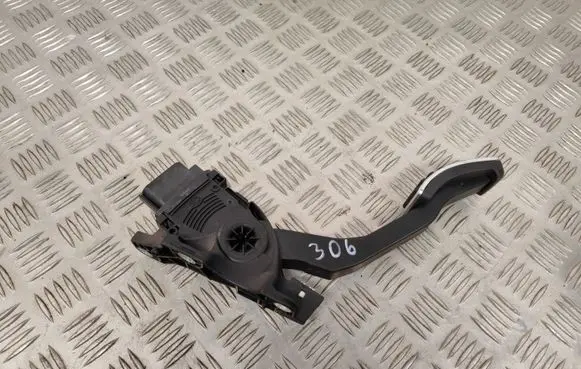 Volvo V60 Accelerator throttle pedal 31329374