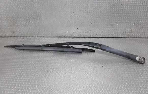 BMW 5 E39 Windshield/front glass wiper blade 61618209