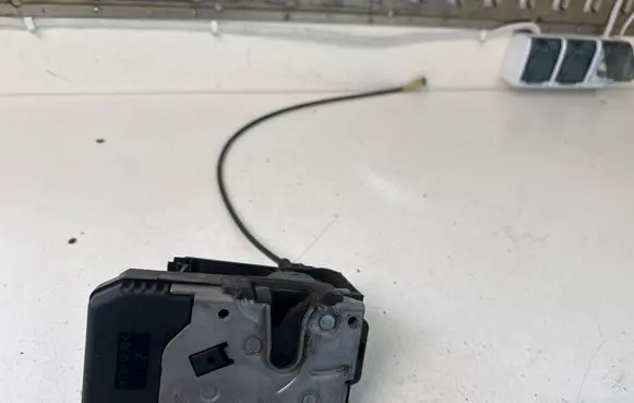 Renault Trafic II (X83) Front door lock 8200042332 91166235