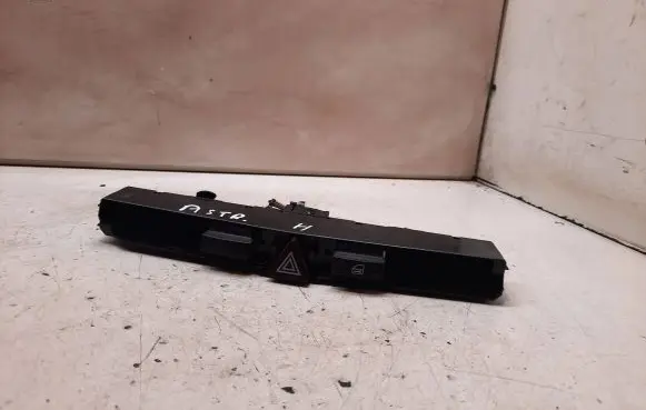 Opel Astra H Hazard light switch 03758075 13100105