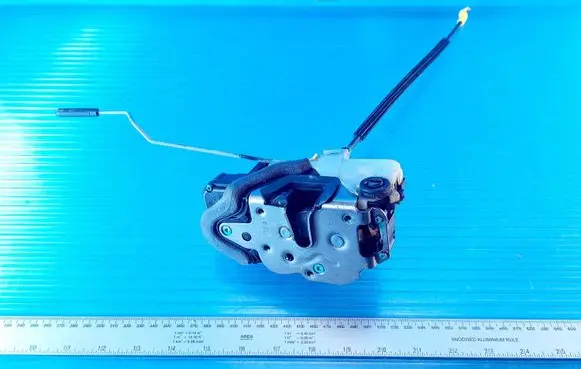 Chevrolet Cruze Front door lock A047855 13578244