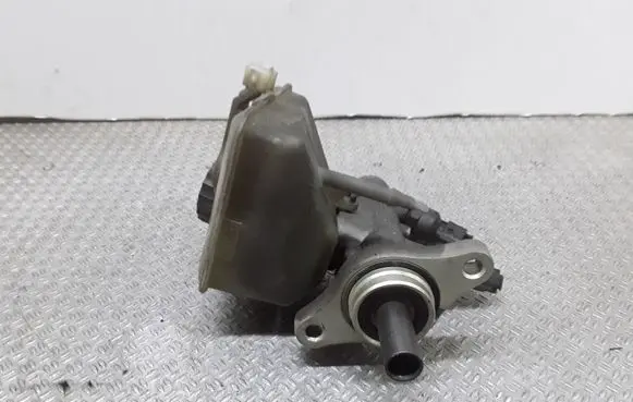Master brake cylinder