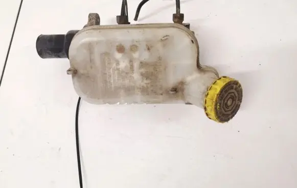 Brake fluid reservoir