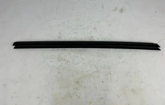 Mercedes-Benz E AMG W212 Rubber seal front door window/glass A2127250910