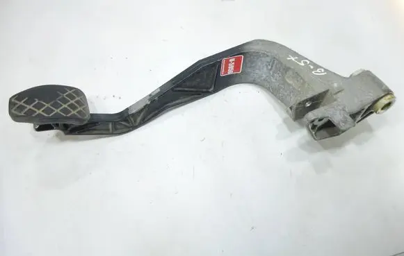 Volkswagen PASSAT B5.5 Clutch pedal 8D1721316G 15956 040100