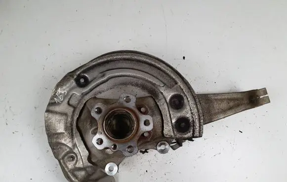 BMW 5 G30 G31 Front wheel hub spindle knuckle 6861797 6884381