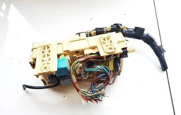 Toyota Avensis T250 Fuse box set 82641ca010f