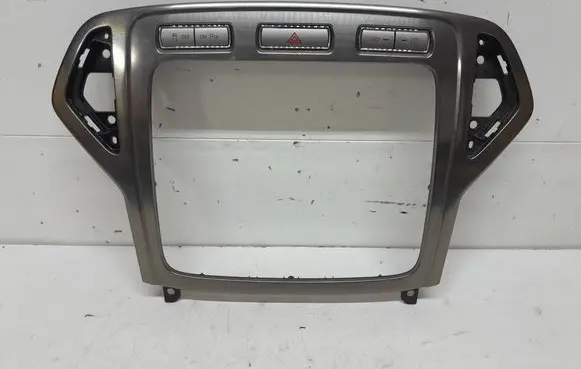 Ford Mondeo MK IV Radio/GPS head unit trim 7S7118522 18K574AD 13A350AB