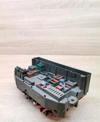 BMW 3 E90 E91 Fuse box set 261108 073055