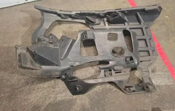 Volvo V60 Front bumper mounting bracket 31323840