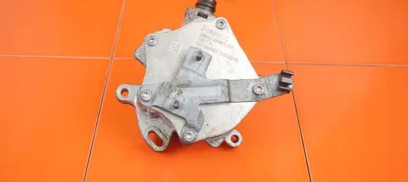 Ford Focus Vacuum pump CM5G2A451GA M2DA