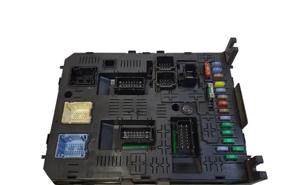 Peugeot 407 Fuse module 216761594 281208364 966405908001