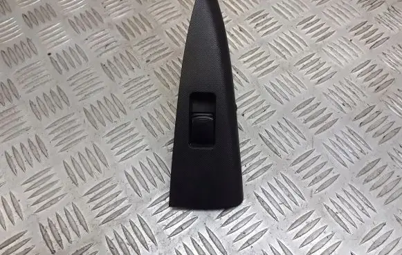 Nissan Note (E11) Quarter vent window switch 25411ED00A