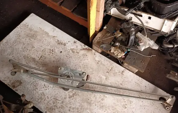 Citroen Xsara Picasso Front wiper linkage 