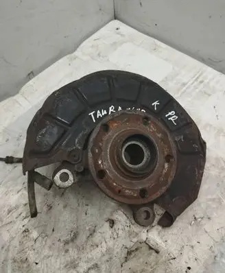 Volkswagen Touran I Front wheel hub spindle knuckle