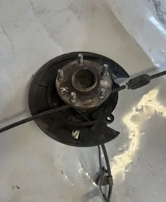Toyota Corolla Verso AR10 Rear wheel hub spindle/knuckle 