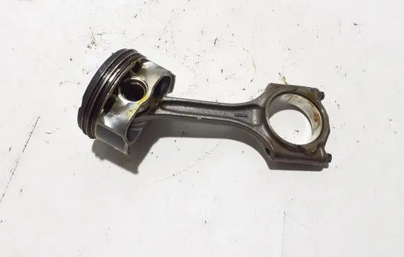 Volvo XC60 Piston with connecting rod 30750274