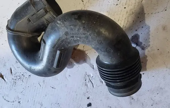 Renault Trafic III (X82) Air intake duct part 165555514R 93451665