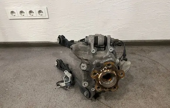 BMW 5 G30 G31 G38 Rear wheel hub spindle/knuckle 6861137 6861319 6861114