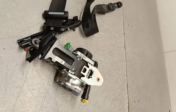 Volvo V60 Front seatbelt 616155700 012L0000