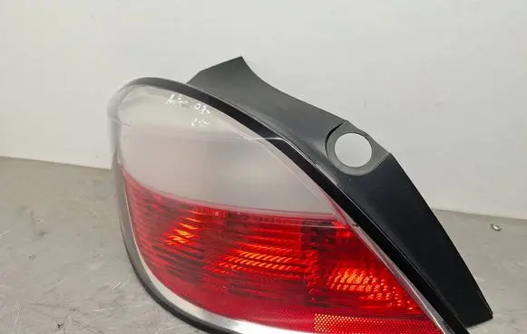 Opel Astra H Rear/tail lights 13252445
