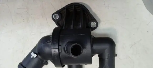 Thermostat/thermostat housing