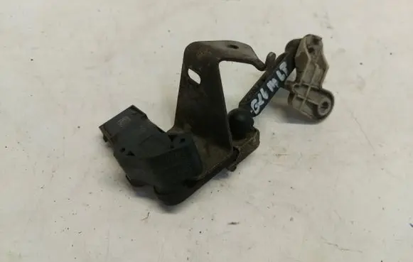 BMW 4 G22 G23 G24 G26 Fender mounting bracket 6895466