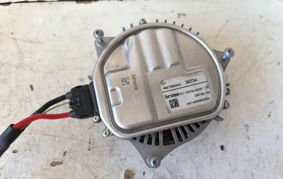 Dodge RAM Radiator cooling fan shroud 68275634AC C65182103 138Y24600W