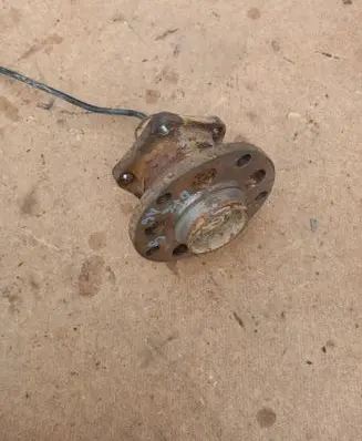 Rear wheel hub