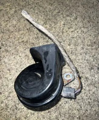 BMW 5 E39 Horn signal 703881157