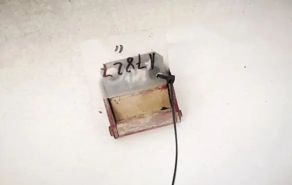 Volvo S40, V40 Tailgate/trunk/boot hinge