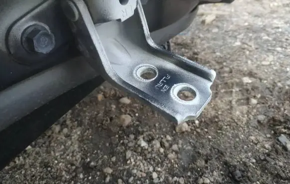 Hyundai ix 55 Front door upper hinge