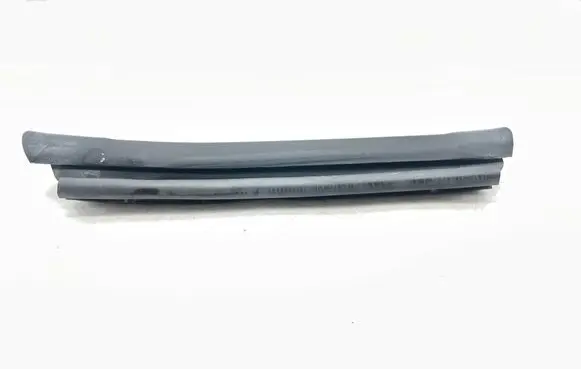 Jaguar XK8 - XKR Rear door rubber seal (on body)