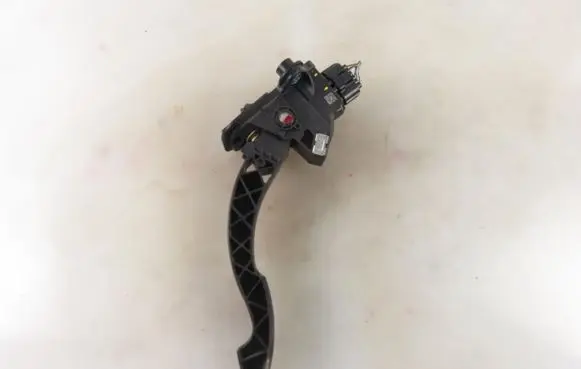 Mitsubishi Outlander Accelerator throttle pedal 1600A116